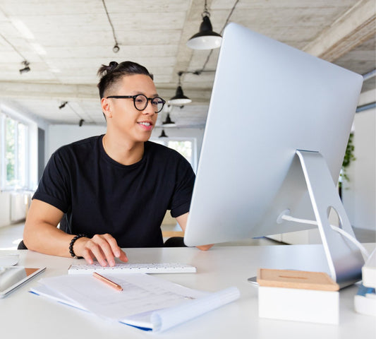 How to Start an Online T-Shirt Selling Business - Clothing Shop Online