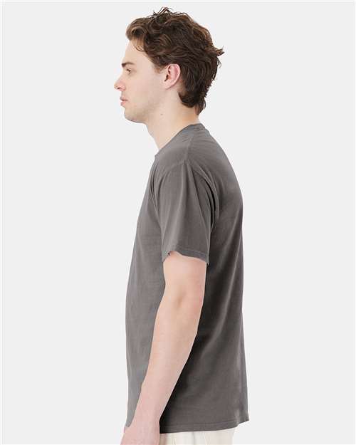 Garment-Dyed Pocket T-Shirt - OnModelSide - B35200133 - Concrete Grey
