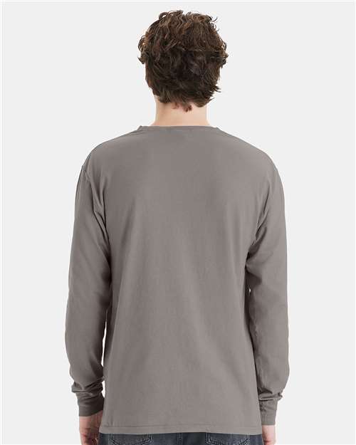 Garment-Dyed Long Sleeve T-Shirt With a Pocket - OnModelBack - B35400133 - Concrete Grey