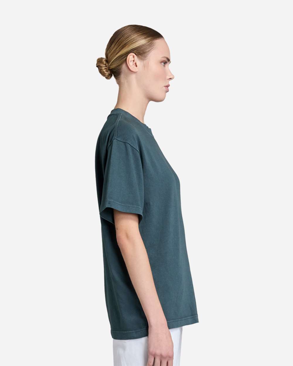 Urban Heavyweight T-Shirt - OnModelSide - B497C9652 - Midnight Navy