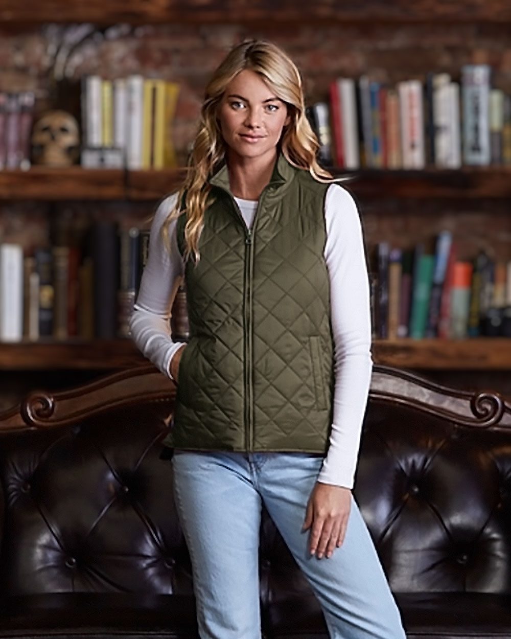 Women's Vintage Diamond Quilted Vest - styleImage